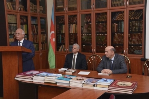 Ramiz Qusarçaylının “Vətən” kitabını alimlər müzakirə edib