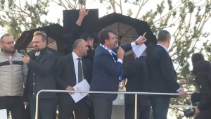 Türkiyədəki prezident seçkilərinin ilk insidenti: Ərzurumda müxalifət liderini niyə daşa basdılar?