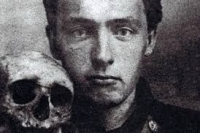 “Dənizə diyirlənən xoşbəxt cəsəd” - Velimir Xlebnikovun şeirləri