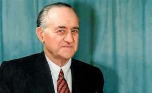 “Əfəndilər, yarın Cümhuriyyəti elan edirik…”