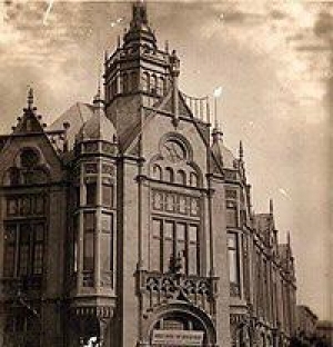 Sevgilisinə Bakının ən gözəl binasını hədiyyə etdi