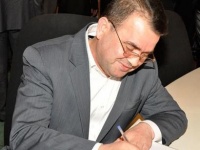 Yunus Oğuz n&ouml;vbəti kitabını başa &ccedil;atdırıb