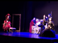 İstanbulda Gəncə Dövlət Dram Teatrının təqdimatında “Kral ölür” tamaşası oynanılıb