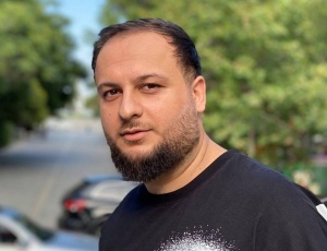 “Biri ikisində” Elşən Mehdinin şeirləri ilə