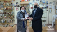Zərifə Salahova 90 illik yubileyi münasibəti ilə təltif edildi