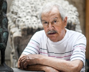 &ldquo;G&ouml;r&uuml;nməyəni, &ccedil;əkiyə malik olmayanı g&ouml;stərmək, bu enerjini formaya salmaq lazımdır...&rdquo;