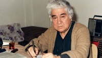 UŞAQLARINIZ ÜÇÜN: Əziz Nesin, “Abidəsi qoyulan milçək”