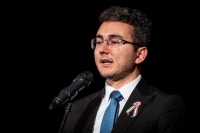 BİRİ İKİSİNDƏ – Ramil Əhmədin şeirləri