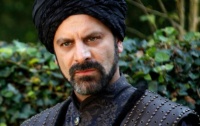 Cem Yılmazın tərəf-m&uuml;qabili Ozan G&uuml;vən