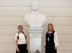 Bir direktor, bir şagird layihəsində Yaqut Məmmədova və Ayan Əliyeva