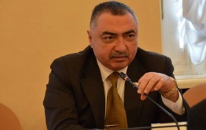 İnsanlar işbazların əsarətində
