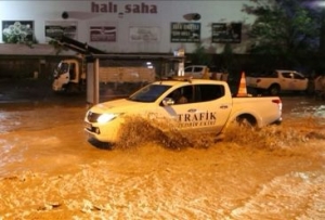 Günün fotosu: Türkiyəyə sel ziyan vurub