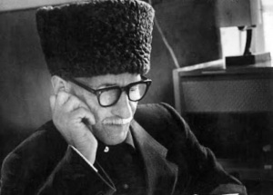 İstisu yaylaqlarında istirahət edən g&ouml;rkəmli şair &ouml;z&uuml;nəməxsus ifası olan bir ozanla tanış olur...