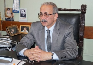 O, həqiqətən tay-tuşlarının arasında bir ağsaqqal idi