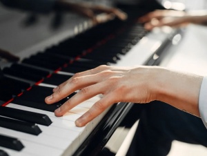 HEKAYƏ SAATInda “Sözsüz musiqi”