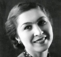 O, d&uuml;nya tarixinə Şərqin ilk qadın balerinası kimi d&uuml;ş&uuml;b