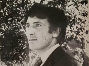 Tanınmış şair, ədəbiyyat funksioneri, Füzulişünas alim