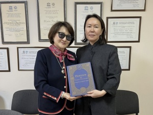 T&uuml;rk Mədəniyyəti və İrsi Fondunun prezidenti YUNESKO &uuml;zrə Qırğız Respublikası Milli Komissiyasının baş katibi ilə g&ouml;r&uuml;ş&uuml;b