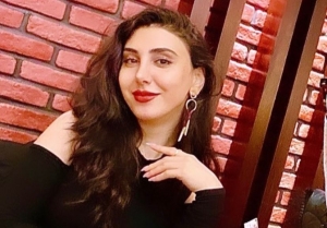 BİRİ İKİSİNDƏ – Nigar Arifin özüylə söhbəti və şeirləri