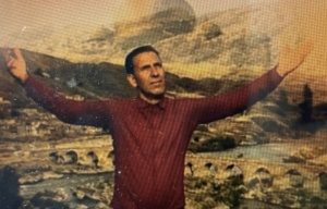 Güney Azərbaycan Ədəbiyyatı Antologiyasında Vüqar Nemətin  “Eşqin pərdəarxası” şeiri