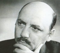 Anadan olanda ağlamaq əvəzinə g&uuml;lən adam