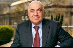 MÜTALİƏ MƏDƏNİYYƏTİ ÜÇÜN SEÇMƏLƏR – Çingiz Abdullayev, “Körpə və kürən pişik balası”
