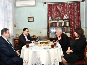 Mədəniyyət naziri tanınmış  kinorejissor Akif Rüstəmovu ziyarət edib
