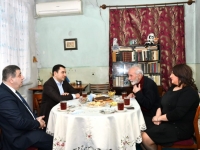 Mədəniyyət naziri tanınmış  kinorejissor Akif Rüstəmovu ziyarət edib