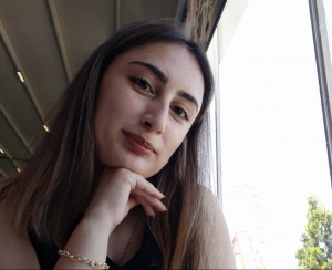Bir kağız, bir ayna, ya da bir kəsik...