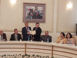 Şair Qəşəm Nəcəfzadə təltif olunub