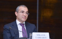 Ona hər şey naziri də deyilir, çünki səriştəli və bacarıqlıdır