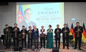 Berlində Ulu &Ouml;ndər Heydər Əliyevin anadan olmasının 103-c&uuml; ild&ouml;n&uuml;m&uuml; qeyd edilib