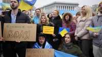 Günün fotosu:  Ukraynada rus ordusunun geri çəkilməsi coşğu ilə qarşılanıb