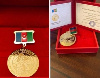Qənirə Paşayeva təltif olunub