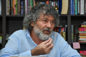 Çiçəyə təslim edilən kitab