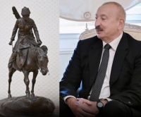 &ldquo;Maraqlı s&ouml;hbətlər&rdquo;də Prezidentə bağışlanan heykəl