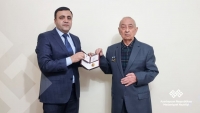 Özbəkistanın Xalq şairi Camal Kamala Mədəniyyət Nazirliyinin &quot;Nizami Gəncəvi” döş nişanı təqdim edilib