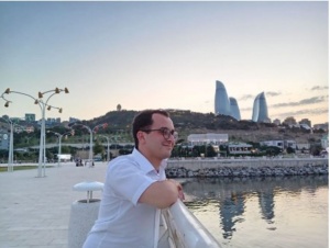 ŞEİR SAATI - “Mən də insanam, möhtərəm hakim”, Nizami Bayramlının şeirləri