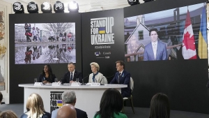 Günün fotosu: Stand up der Ukraine aksiyasına 10 milyard avro toplanıb