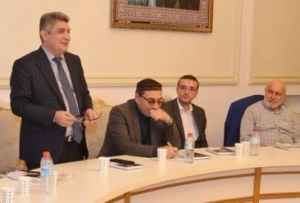 Məşhur qəzəlxan Arif Buzovnalıya həsr olunan kitabın təqdimatı olub