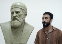 Dahi Füzulinin büstü sanki canlıdır