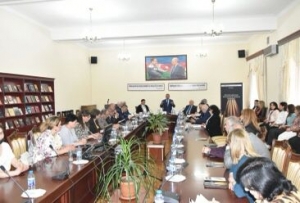 Milli Kitabxanada “Elçin teatrı: Absurd dram “Qeyri-səlis məntiq” nəzəriyyəsi kontekstində” kitabının təqdimatı olub