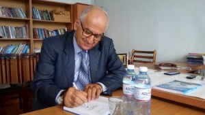 K&ouml;lgəsi yol yoldaşı olan şeir&hellip; - Fəxrəddin Teyyubun doğum g&uuml;n&uuml;d&uuml;r