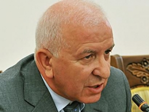 Vaqif Əliyev: “Sənətkarın hər bir əsəri azərbaycançılığı, milli dəyərlərimizi təbliğ edir.”