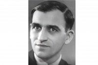 14 yaşından səhnədə olub