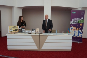 Sumqayıt Gənclər Evində yazıçı Varislə görüş keçirilib