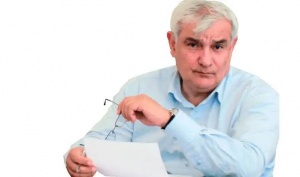 “X.L.Borxes: “Mən ədəbiyyata kitabdan gəlmişəm və bununla fəxr edirəm” – HƏR GÜN KAMAL ABDULLADAN 7 QRANULA