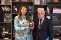 Qənirə Paşayeva Zaməddin Ziyadoğlunu təbrik edib