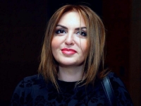 “Sən küçədə gedəndə unutmalısan ki, müğənnisən…”