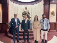 Qənirə Paşayeva “Atabəylər” filminin yaradıcı heyəti ilə görüşüb